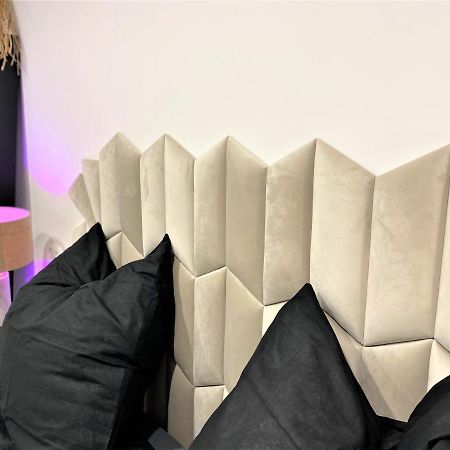 Design+Luxus Apartment Im Zentrum! +Netflix Varşovia Exterior foto