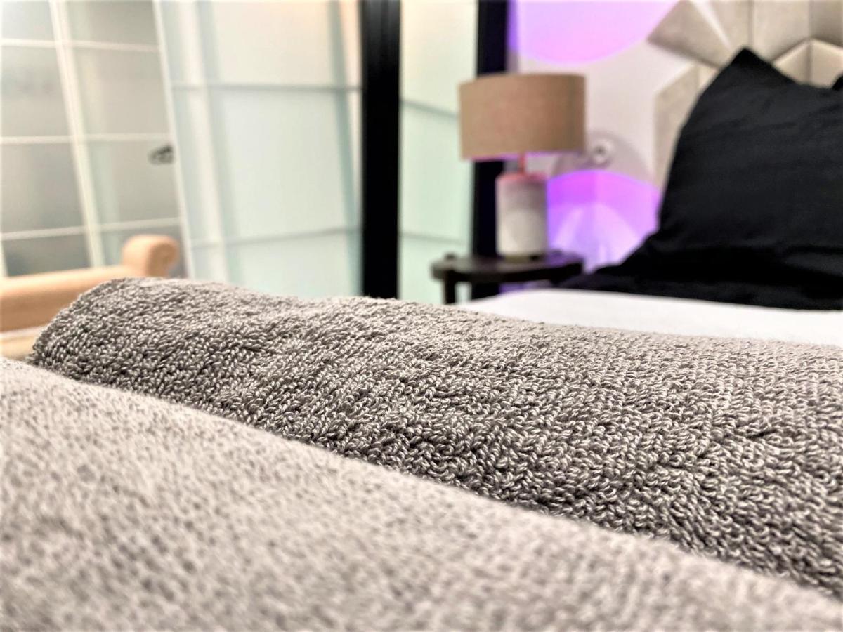Design+Luxus Apartment Im Zentrum! +Netflix Varşovia Exterior foto